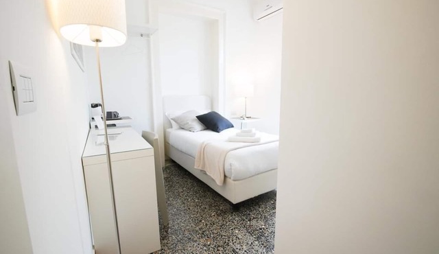 The Rooms of Piazza Cairoli, Standard single room