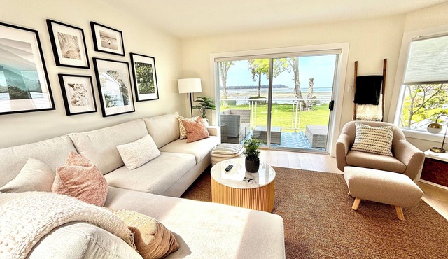 The Seaside - Oceanfront Relaxation with 2 Kings, AC, Pool&Hot tub