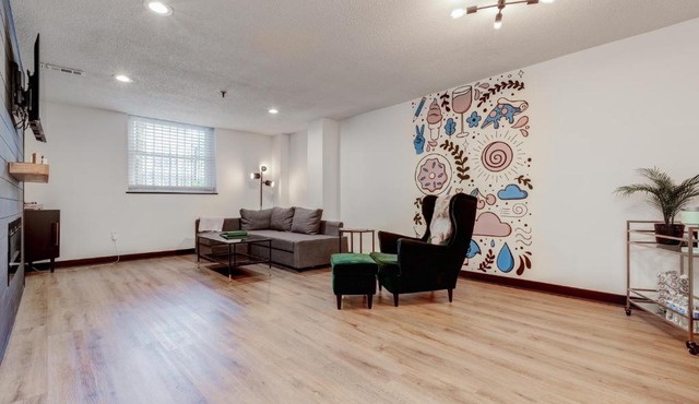 The Spruce Goose- Eclectic 2BD/1.5BA ENTIRE Condo