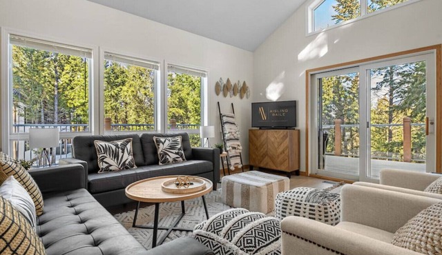 The Timbersmith | Hot Tub | Fire Pit | Deck | Pets