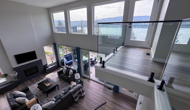 Thistle Dew Lake House with Private Beach & Buoy! Shuswap Lake