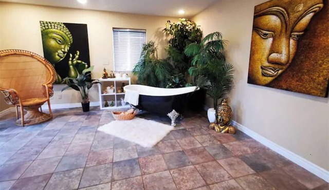 Three Bedroom Three Bath Penthouse with Sauna & Exercise/Office Space in Windsor
