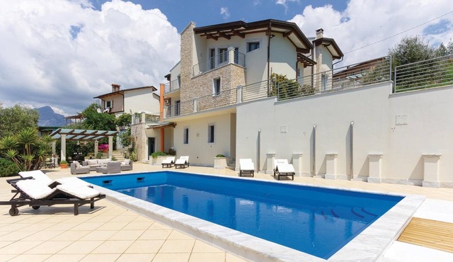 Three-storey vacation apartment, part of a beautiful semi-detached house, bordering only on one side