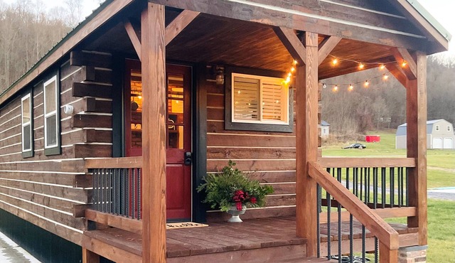 Tiny Cabin Along the River in Mount Union