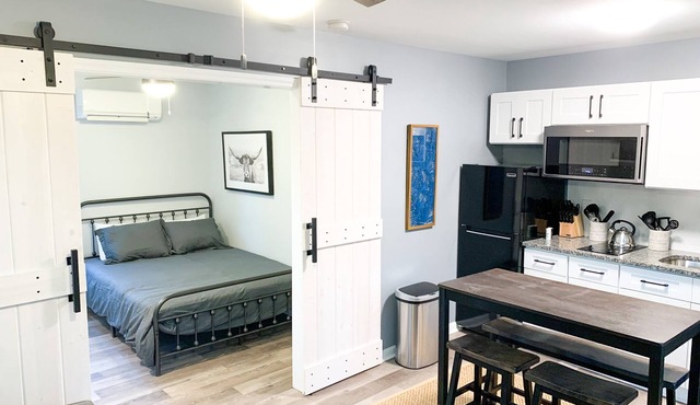 Tiny house- near Duke University/Hospital, walk to food