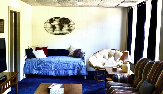 Train View a spacious 3-bedroom upstairs apartment with WiFi in Northfork in Northfork