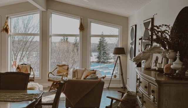 Tranquil Acreage Family Getaway Close to the City! Hot Tub & Wood Burning Sauna!
