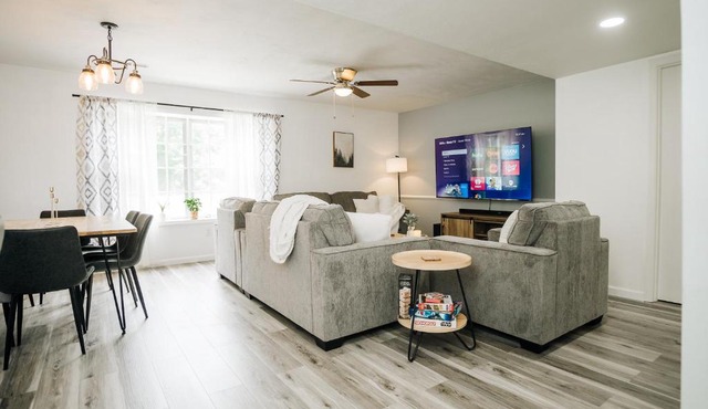 Tranquil Luxury: Modern Comfort!