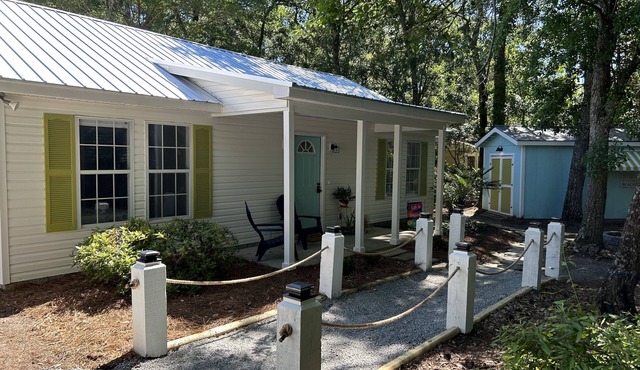 Tranquil Private Home, Heart of Inlet, easy walk to Marshwalk and Restaurants