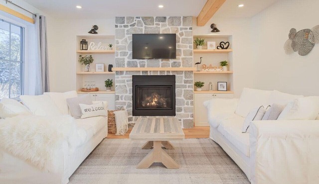 Tremblant Farmhouse w/Ski Hottub Fireplace Fondue Foosball Direct XC-Ski trails