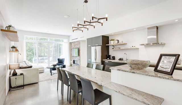 Tremblant Oasis: Luxury, Nature, Hot Tub, Views!