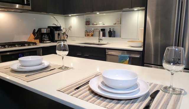 Trendy Vancouver Townhouse Near Downtown w/Parking & Gym