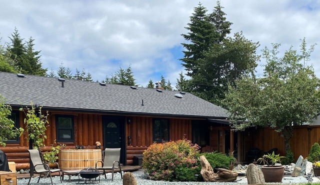 True West Coast experience custom log home with sauna & outside cedar soaker tub