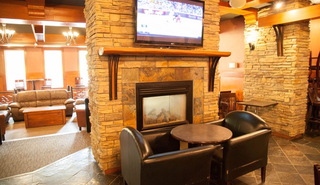 Twin Pine Inn & Suites