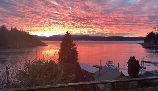 Unique and peaceful beach access getaway on Quadra Island. Outstanding view