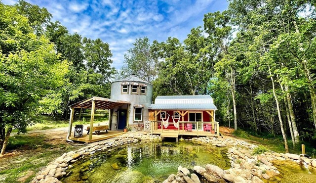 Unique OASIS - Silo Barn - Swim Pond- 5 Miles Trails - Farm Animals - Waterfall