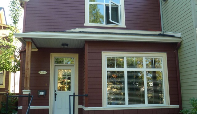 UPDATED, FULLY-EQUIPPED, HERITAGE HOME-AWAY-FROM-HOME, REDUCED APRIL RATES.