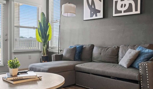Upscale King 2BR Suite Mins to Uptown Charlotte!