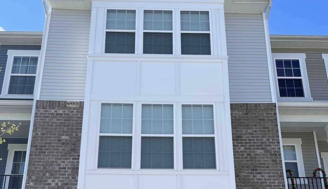 Upscale Modern Cheerful Townhome