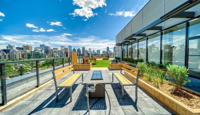 Upscale Street Art 1 BD 1 BA in heat of Kensington
