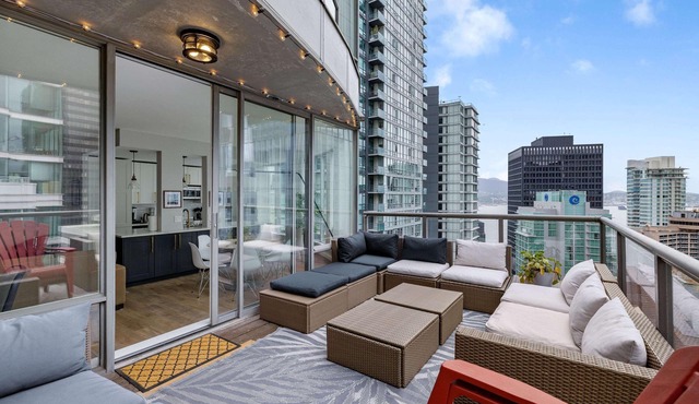 Urban Outdoor Oasis in Coal Harbour