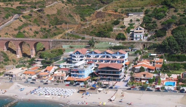 Vacation Home "Oasi Azzurra - Trilocale Standard" with Shared Pool & Shared Terraces