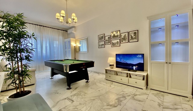 Vatican Large Group & Family Entertainment Home: Metro A, Pool Table & Golf