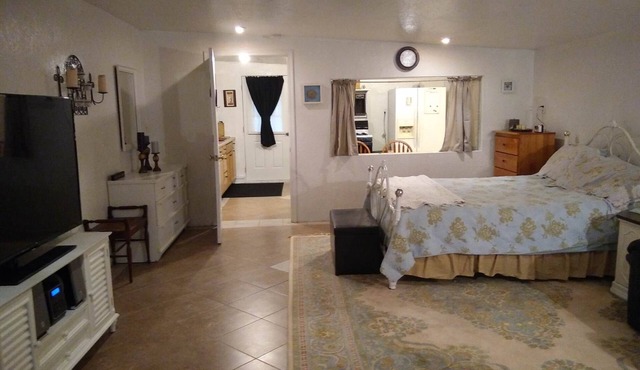 VERY PRIVATE STUDIO APT