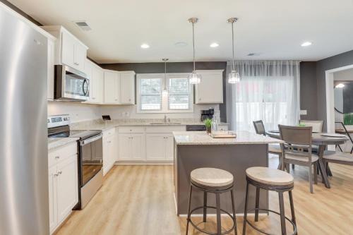 'Vibe Villa' w/Backyard ~ 8 Mi to Shaw AFB!