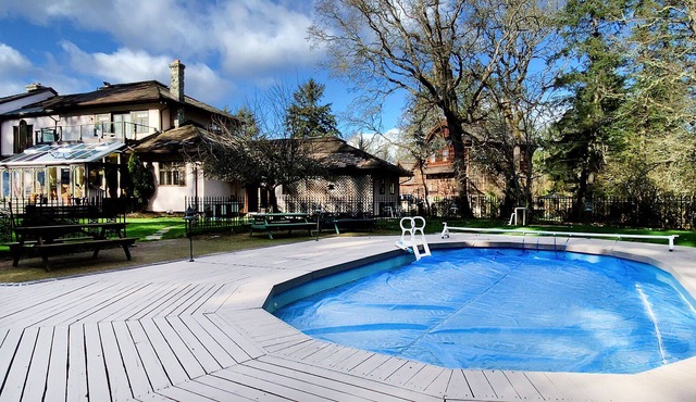 Victoria Garden Estate 5 star with Pool and Hot tub.