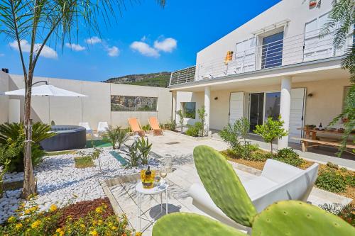 Villa Bonifato alloggo a uso turistico vista sulle campagne e sul mare siciliano