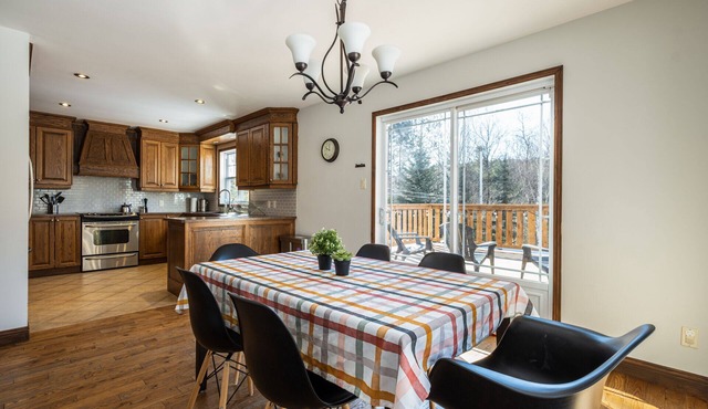 Villa Brébeuf - Relaxing Getaway, Pool or Hot Tub, near Tremblant