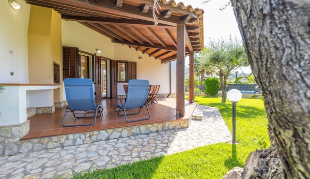 Villa by the sea with garden