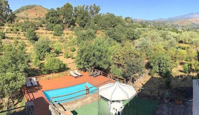 Villa Carlina C: A characteristic and welcoming apartment that is part of an ancient manor house.
