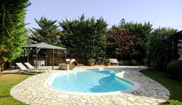Villa Carta Fashion, fabulous villa with pool surrounded by nature