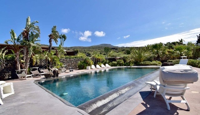 Villa Dammuso Delle solo isole for rent in Pantelleria