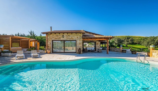 Villa DelMarmo: Saltwater Pool Amid Olive Groves