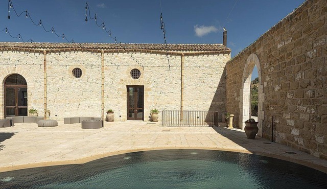 Villa Fortino: A characteristic two-story age-old estate in a quiet position, surrounded by the Sicilian countryside, with Free WI-FI.