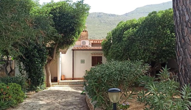 Villa indipendente con patio giardino e parcheggio