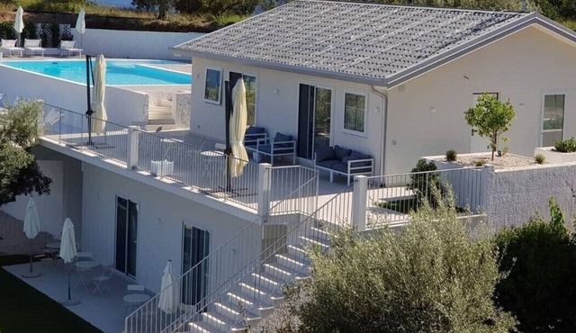 Villa Infinity ∞ Rooms in villa with panoramic infinity pool and whirlpool