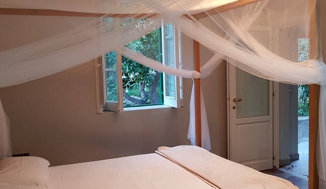 Villa Labruto - Acqua Studio with garden and private parking.