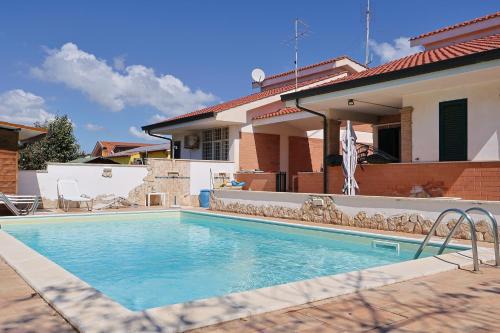 Villa Lella - Tevere - Apartment on the ground and 1st floors with shared swimming pool 5 minutes from the sea, suitable for families or groups for complete relaxation