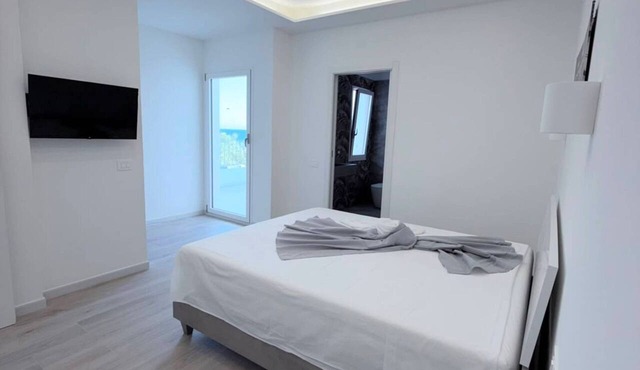 Villa Matilde Domo Boutique - Master Suite with Sea View