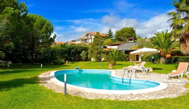 Villa Ninfea - villa on the slopes of Etna with big garden and pool
