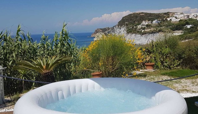 Villa of the Swimming pools of Cala Feola (Ponza)
