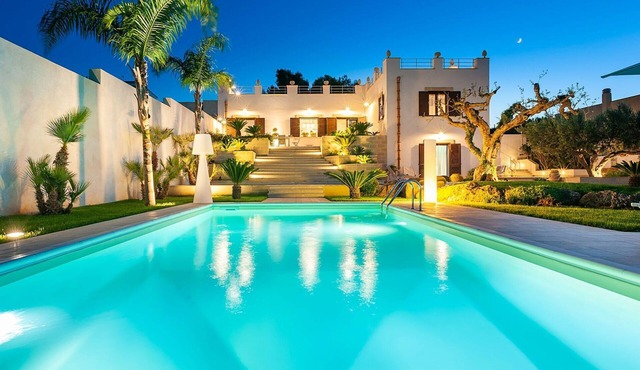 Villa Pigna Bianca - Luxury Villa with private swimming pool in Marausa, Sicily.