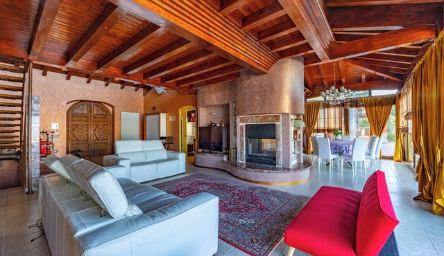 Villa Rosaria with spa and indoor pool