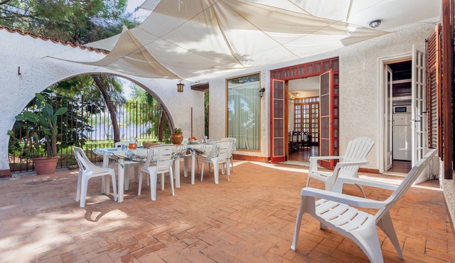 Villa "Rossana sul Mare" with Private Outdoor Terrace, Shared Garden and Wi-Fi