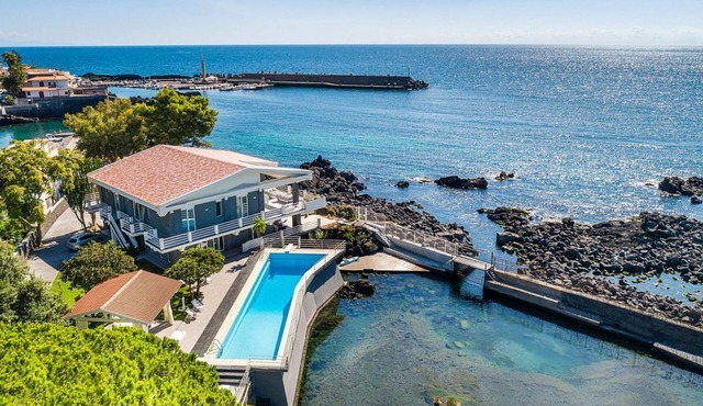 Villa Sul Mare - Eight Bedroom Villa, Sleeps 16