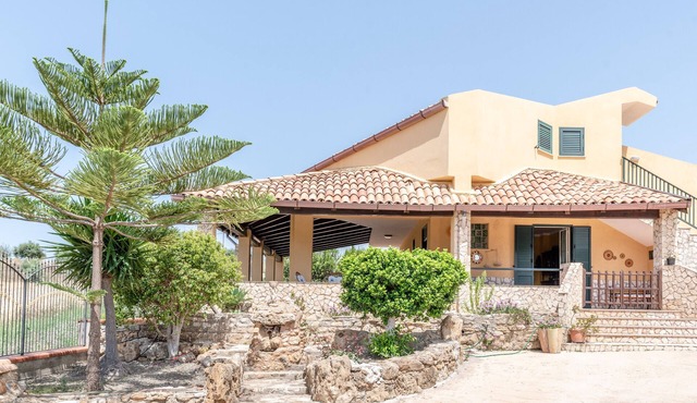 Villa 'Tre S' with a view of the sea, a garden, and Wi-Fi